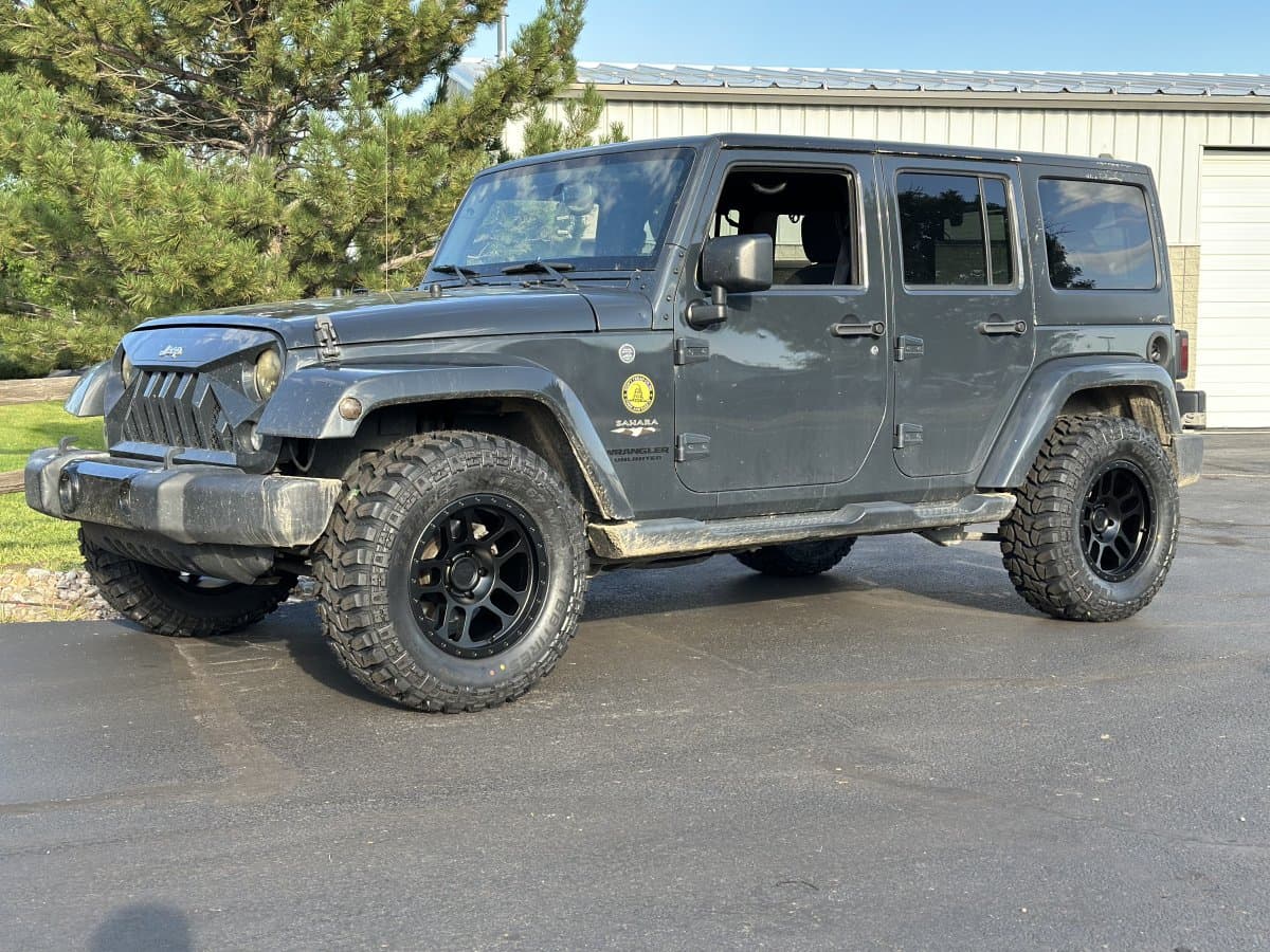 Mud Terrain Tires 33x12.50R17LT