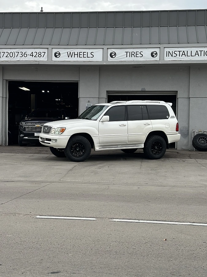 Black AGP HD304 on 2005 Lexus GX