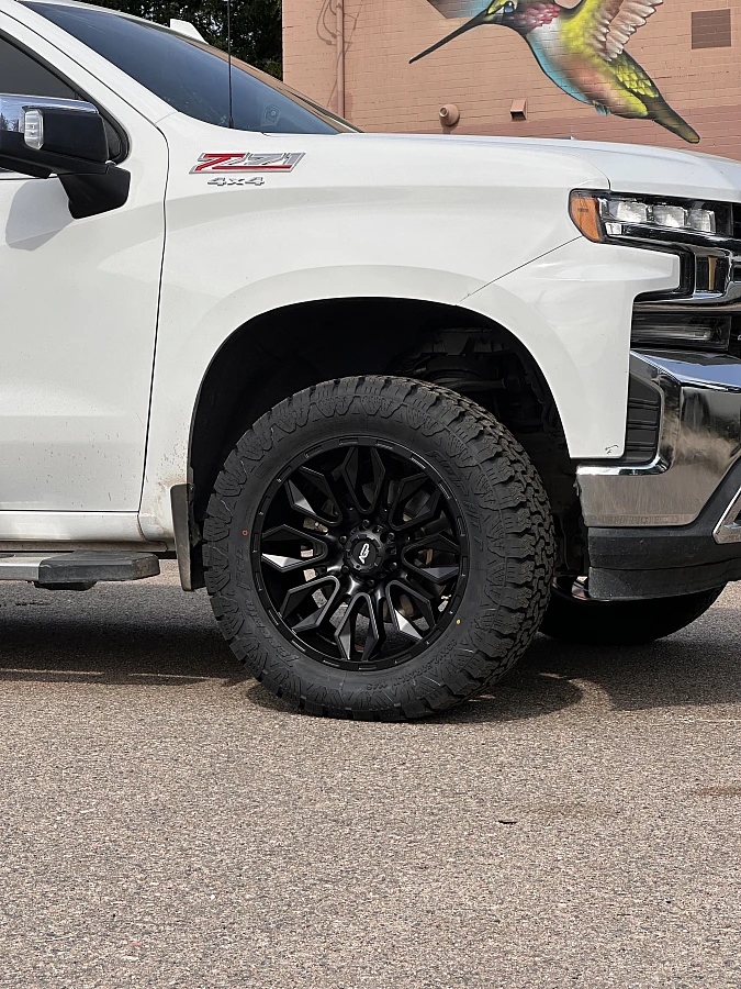 Black AGP HD304 on 2025 Chevrolet Silverado 1500