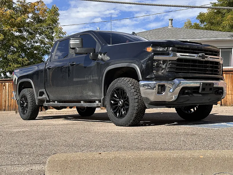 Black AGP HD304 on 2025 Chevrolet Silverado 2500HD