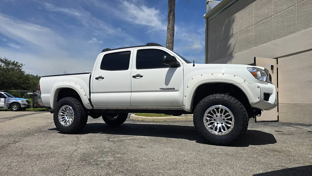 AGP HD304 — Polished Silver on 2013 Toyota Tacoma