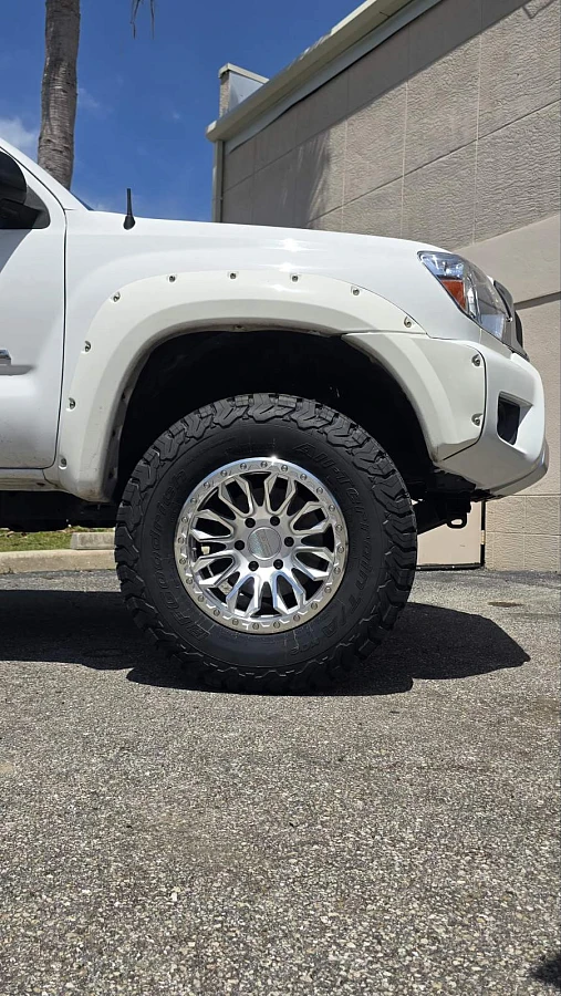Polished Silver AGP HD304 on 2013 Toyota Tacoma