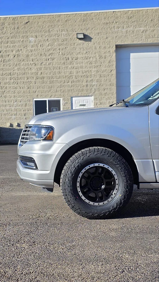 AGP TRUX Black and Polished on 2017 Lincoln Navigator
