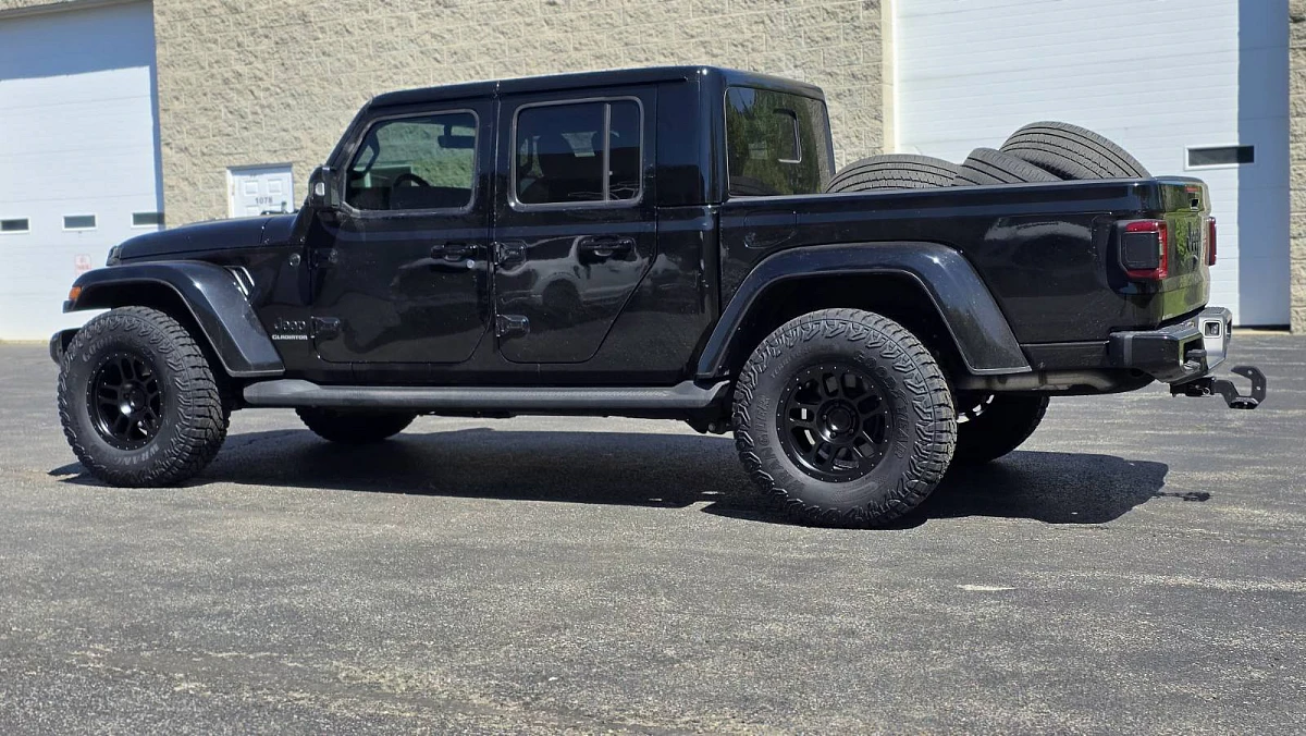Black AGP TRUX on 2026 Jeep Gladiator