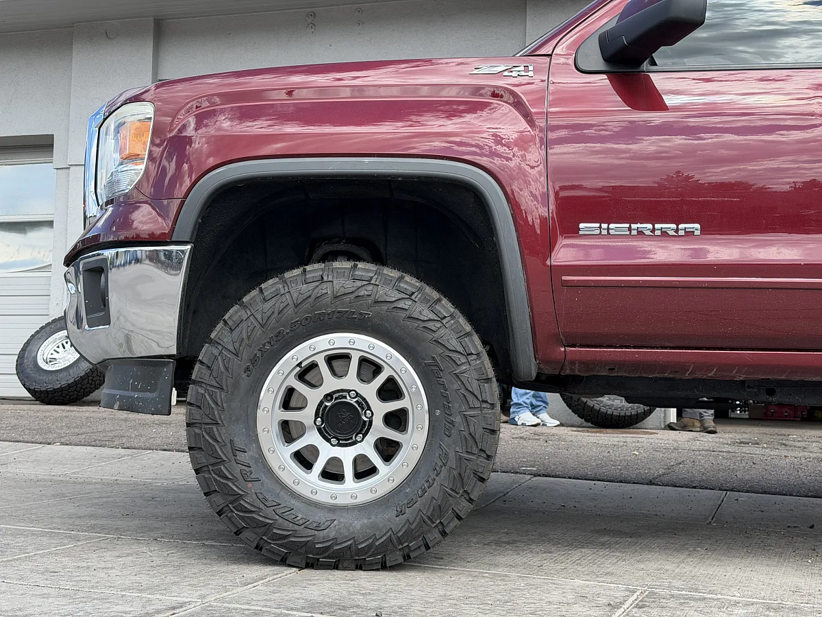 Basta Polished Silver RF1 Wheel on 2014 GMC Sierra 1500