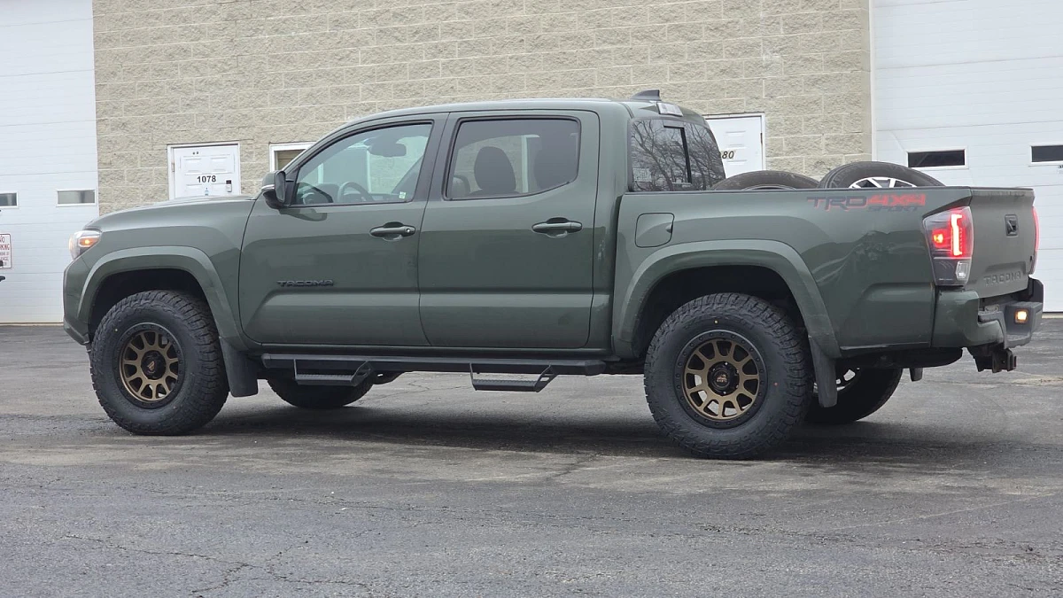 Bronze Basta RF1 on 2024 Toyota Tacoma