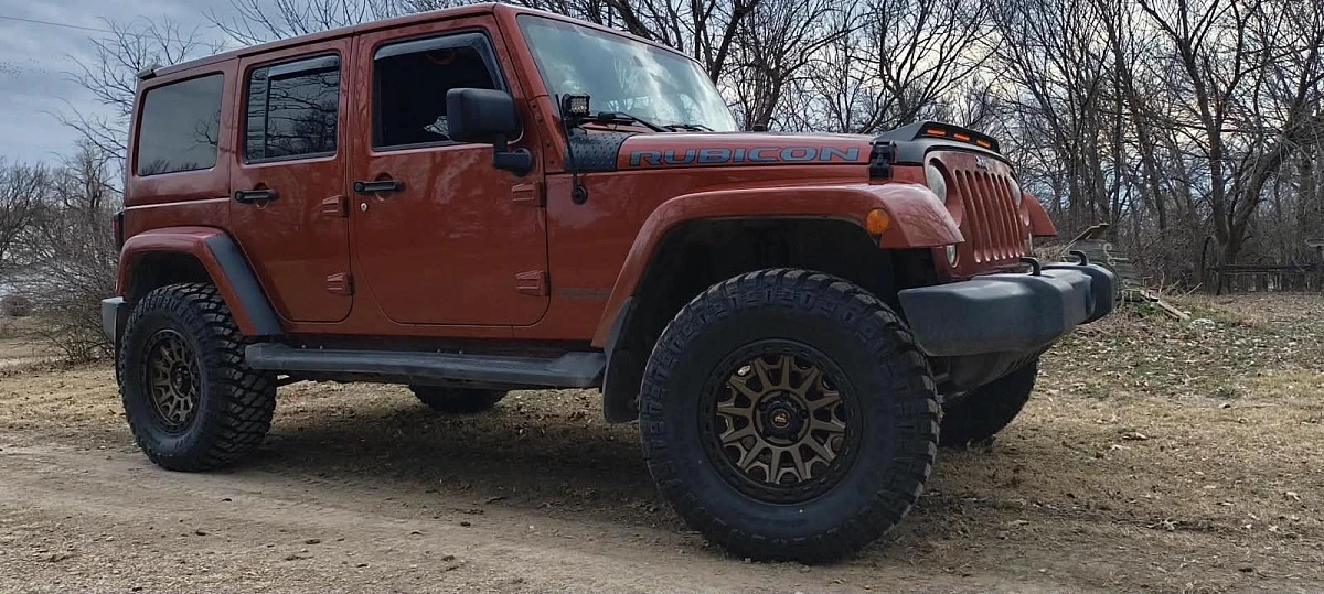 Bronze Basta RF2 on 2011 Jeep Wrangler