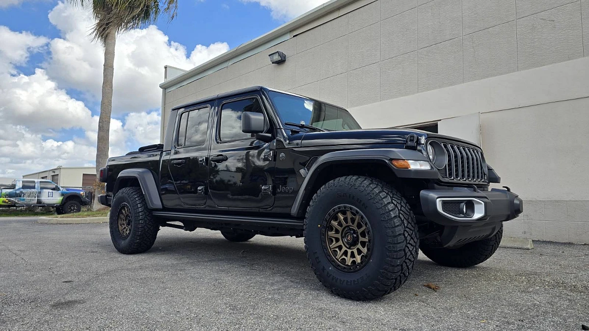 Bronze Basta RF2 on 2025 Jeep Gladiator