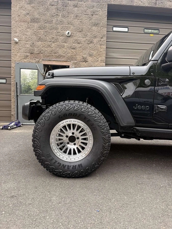 Basta RF3 Polished Silver on 2025 Jeep Gladiator