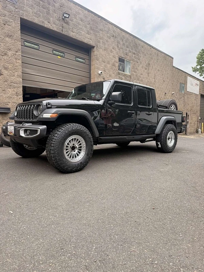 2025 Jeep Gladiator