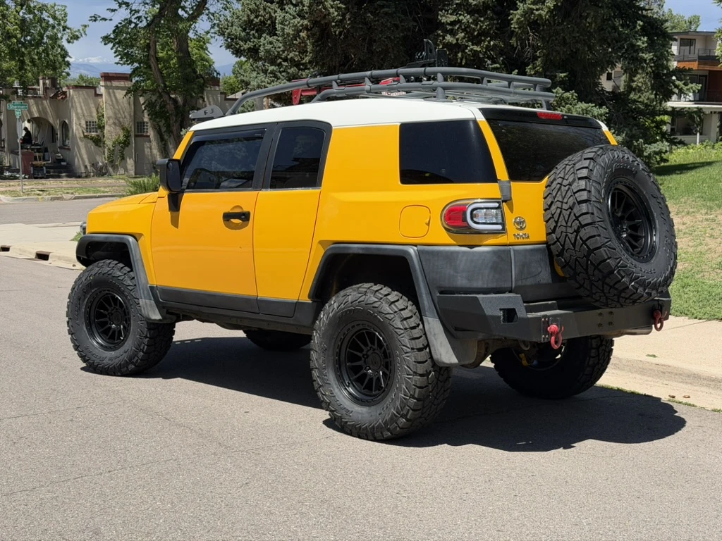 2012 Toyota FJ Cruiser Equipped with Lock Off-Road Baja Black