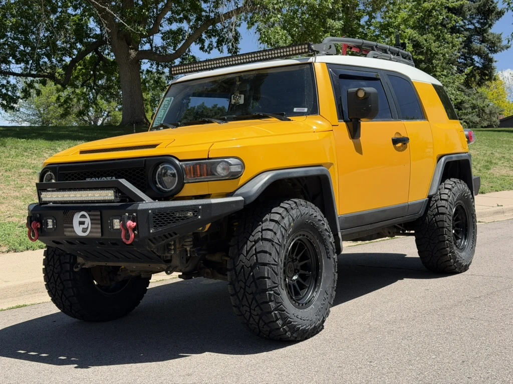 2012 Toyota FJ Cruiser Fitted with Black Lock Off-Road Baja Rims