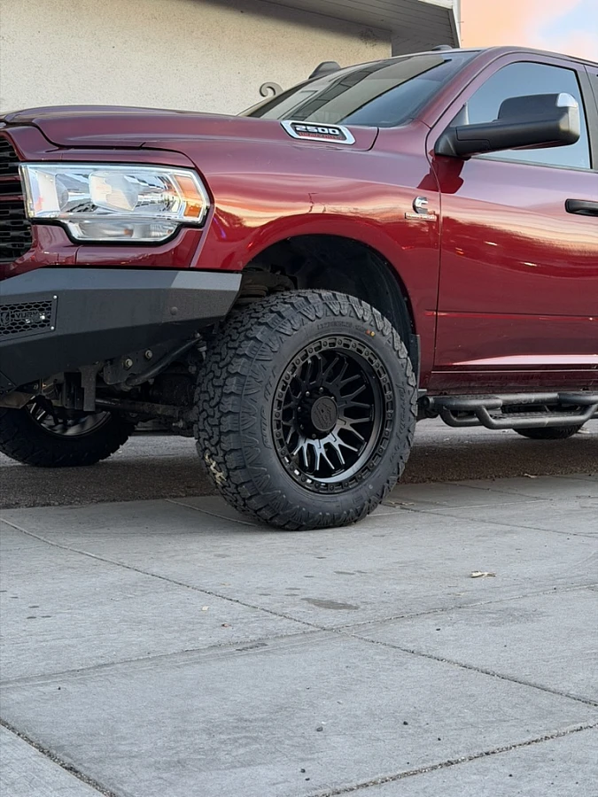 Black Lock Off-Road Combat on 2024 RAM 2500