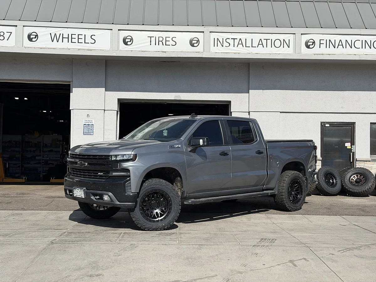 Black Lock Off-Road Combat on 2025 Chevrolet Silverado 1500