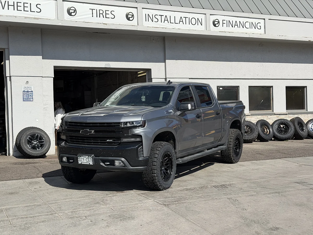 Black Lock Off-Road Combat Rim on 2025 Chevrolet Silverado 1500