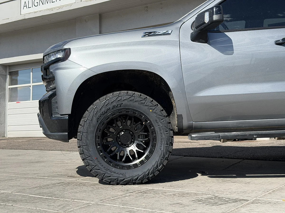 2025 Chevrolet Silverado 1500 Running Lock Off-Road Combat Black