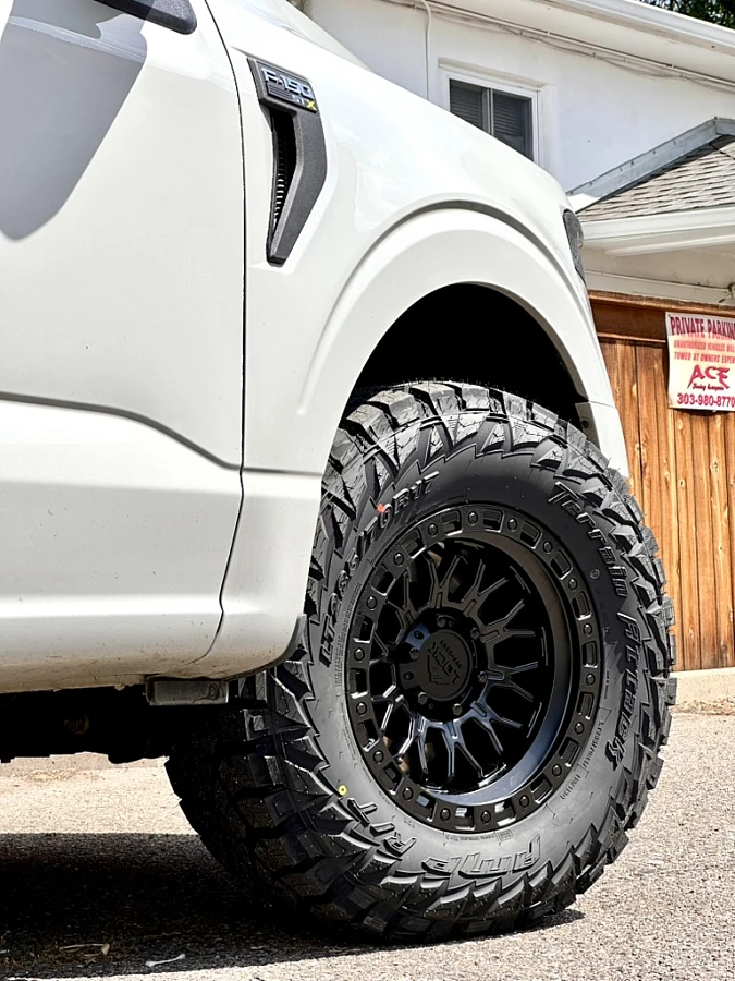 2025 Ford F-150 Running Lock Off-Road Combat Black