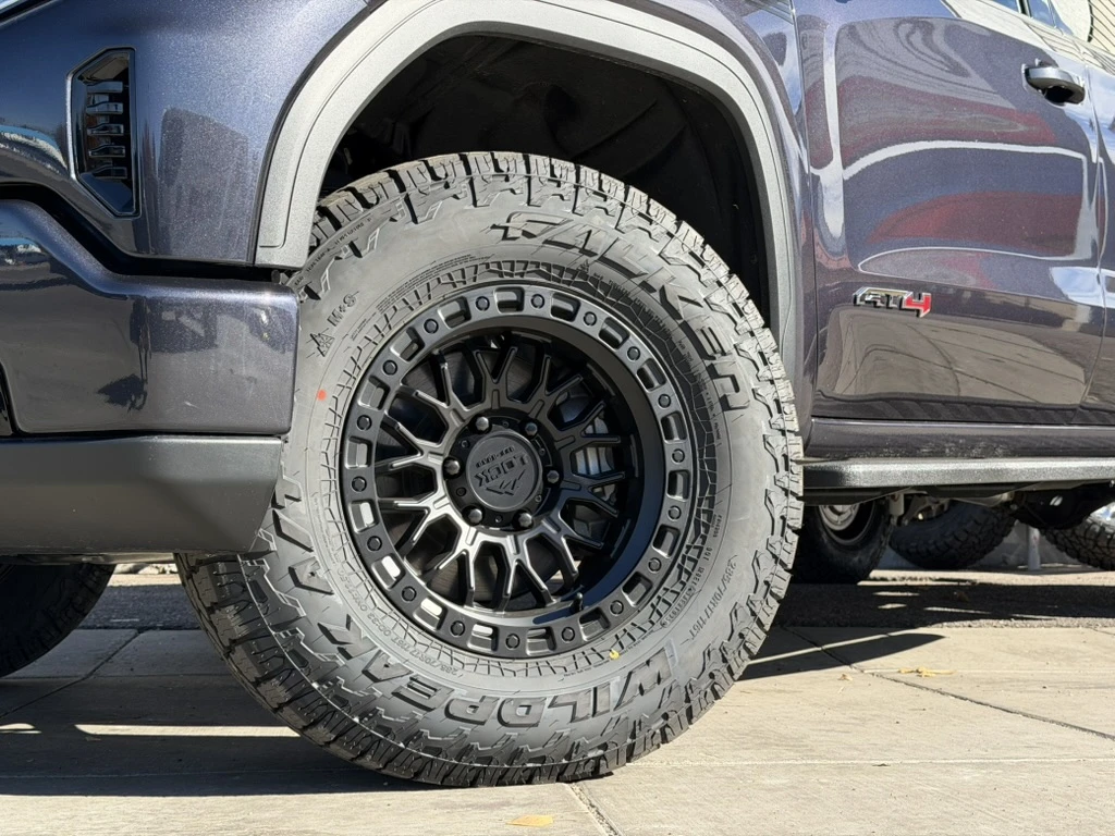 2025 GMC Sierra 1500 Equipped with Lock Off-Road Combat Black