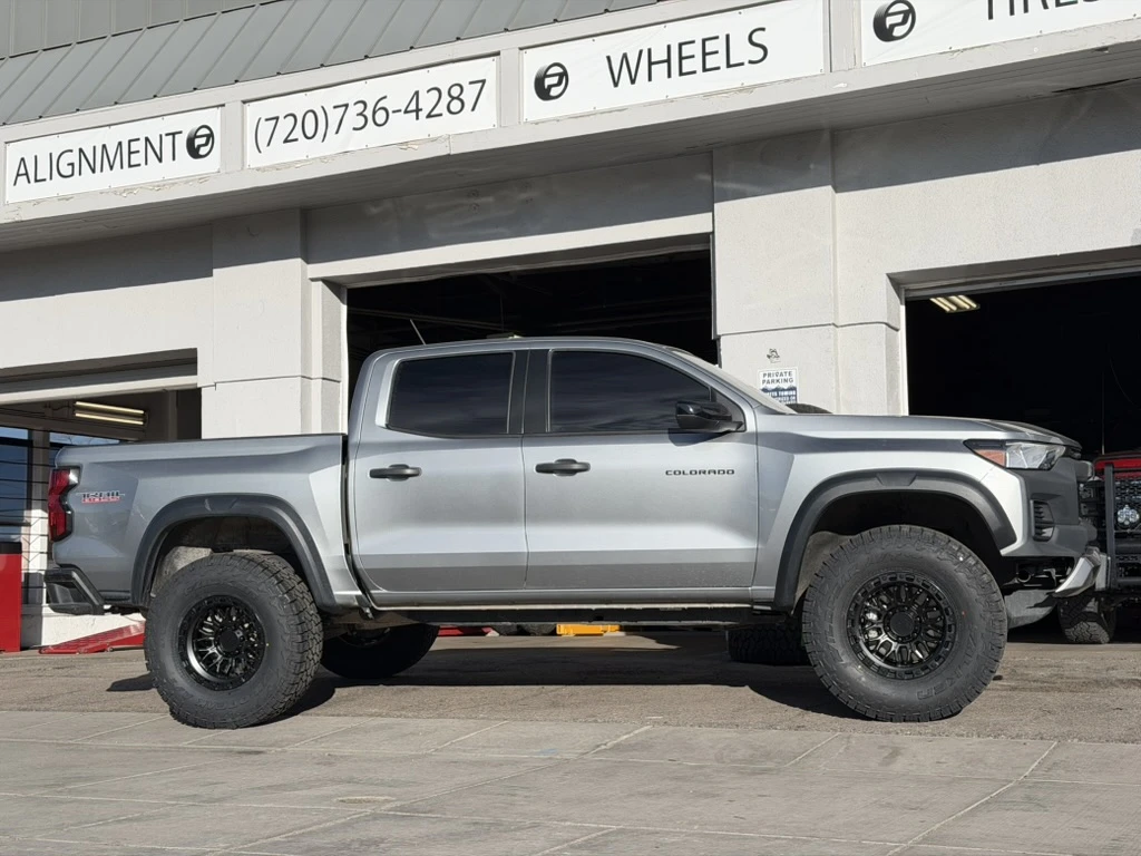 Lock Off-Road Combat Black on 2026 Chevrolet Colorado