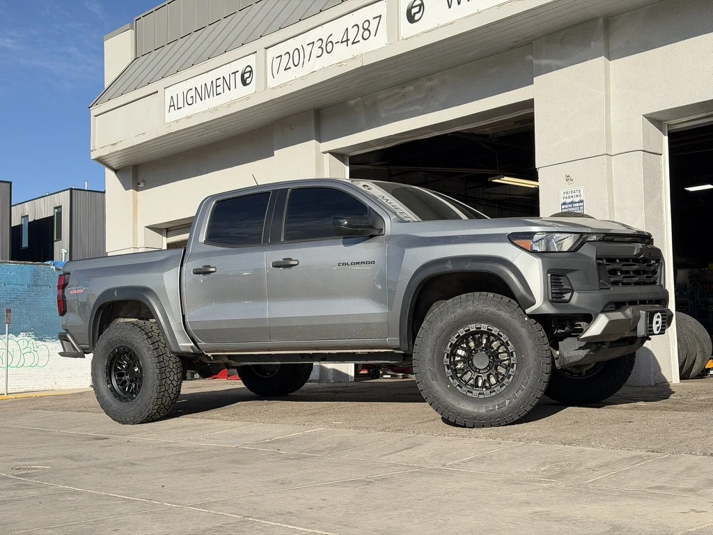 Lock Off-Road Combat Black Rim on 2026 Chevrolet Colorado