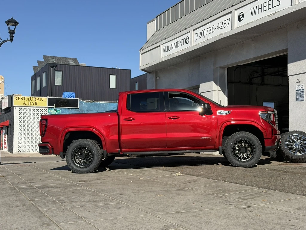 2026 GMC Sierra 1500 Equipped with Lock Off-Road Combat Black