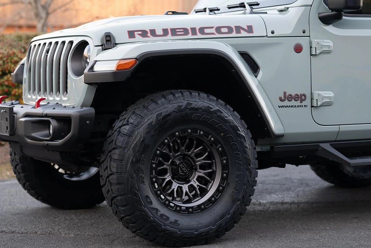 2022 Jeep Wrangler with Lock Off-Road Combat Charcoal Rims