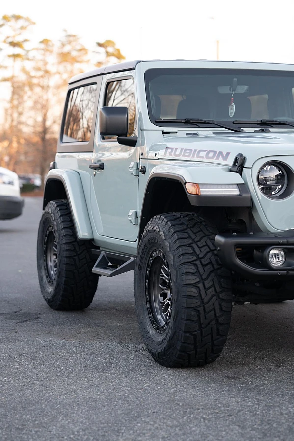 Charcoal Lock Off-Road Combat on 2022 Jeep Wrangler