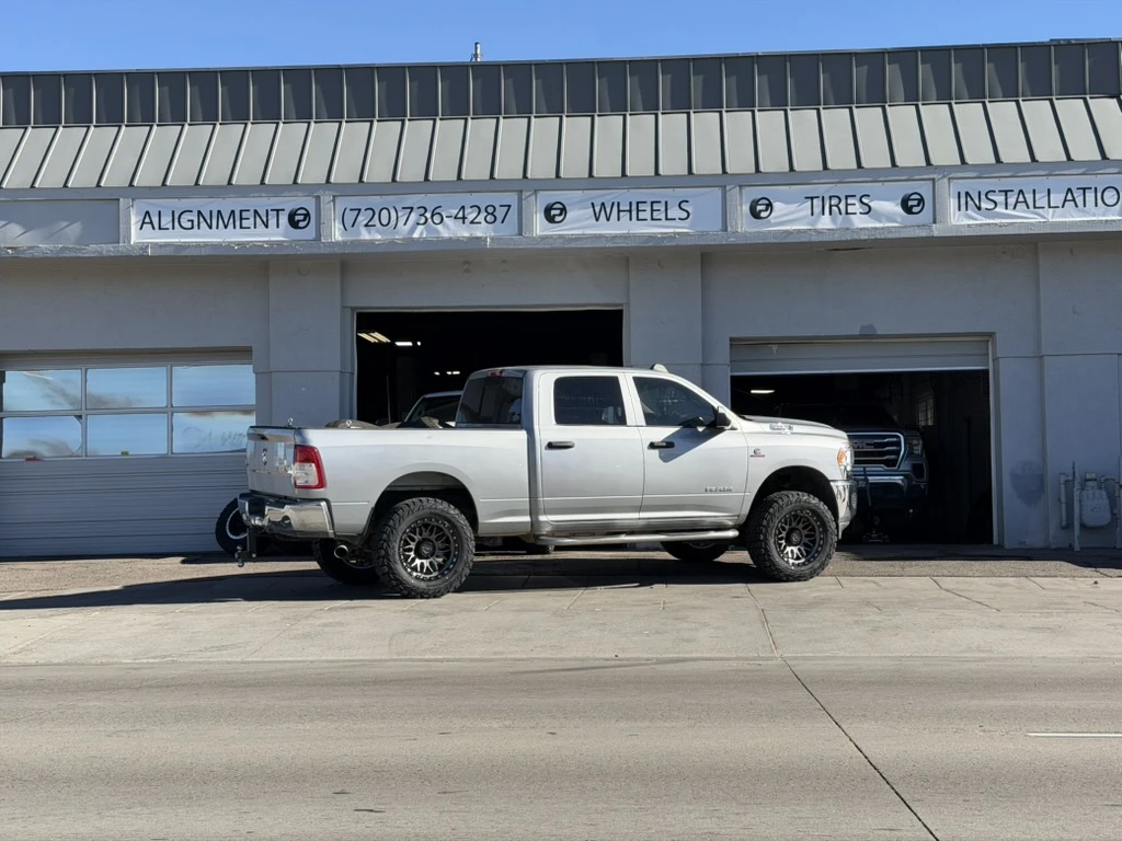2024 RAM 2500 Equipped with Lock Off-Road Combat Charcoal