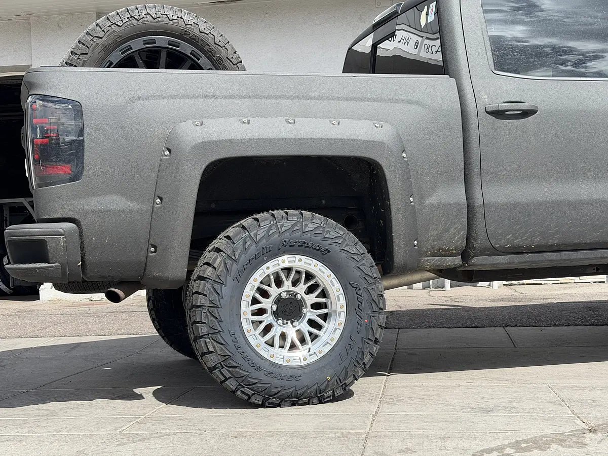 2016 Chevrolet Silverado 1500 Lock Off-Road Combat Polished Silver Wheel