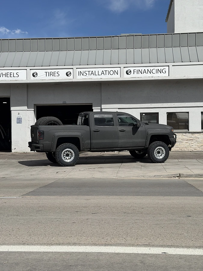Polished Silver Lock Off-Road Combat on 2016 Chevrolet Silverado 1500