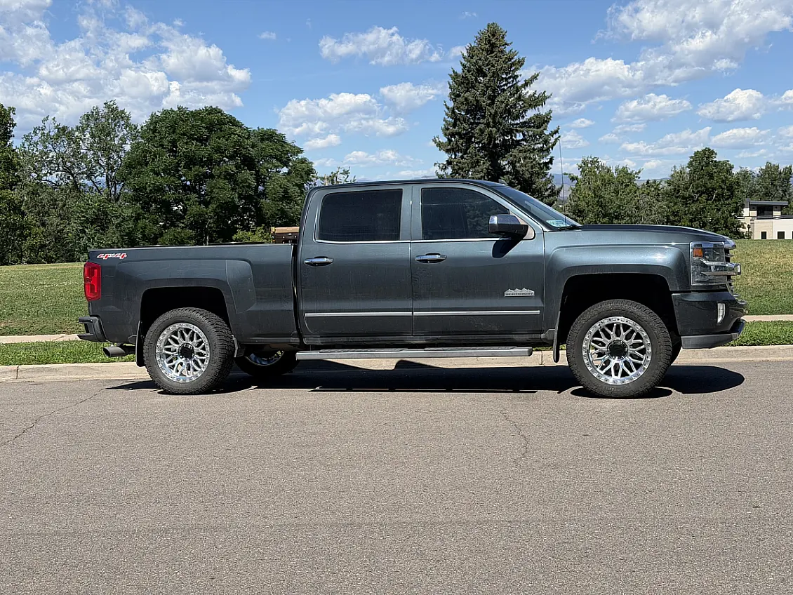 2017 Chevrolet Silverado 1500 Running Lock Off-Road Combat Polished Silver