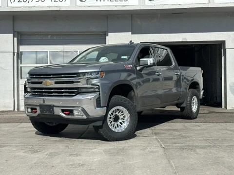 2024 Chevrolet Silverado 1500 Lock Off-Road Combat Polished Silver Wheel