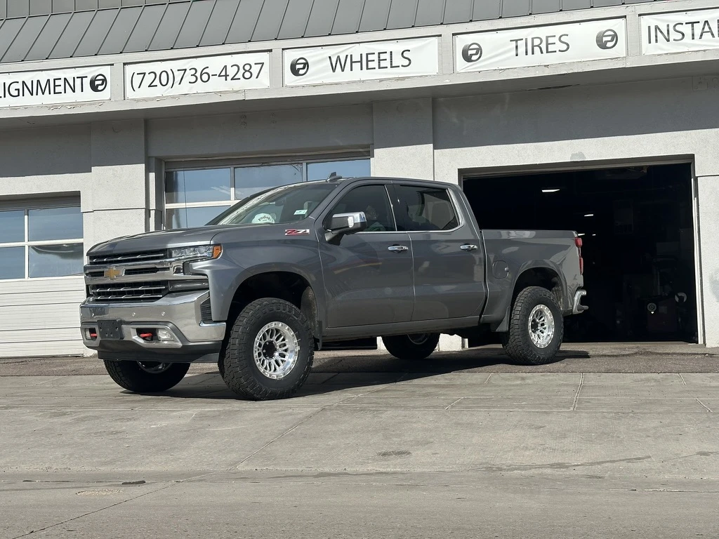Polished Silver Lock Off-Road Combat on 2024 Chevrolet Silverado 1500