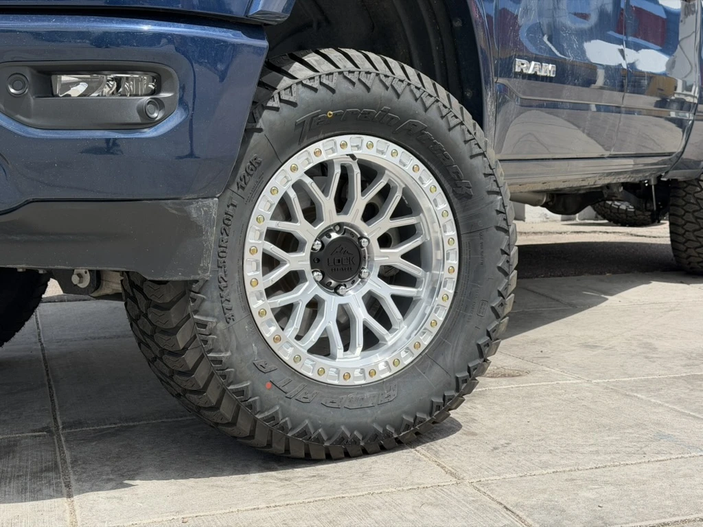 2024 RAM 1500 Running Lock Off-Road Combat Polished Silver
