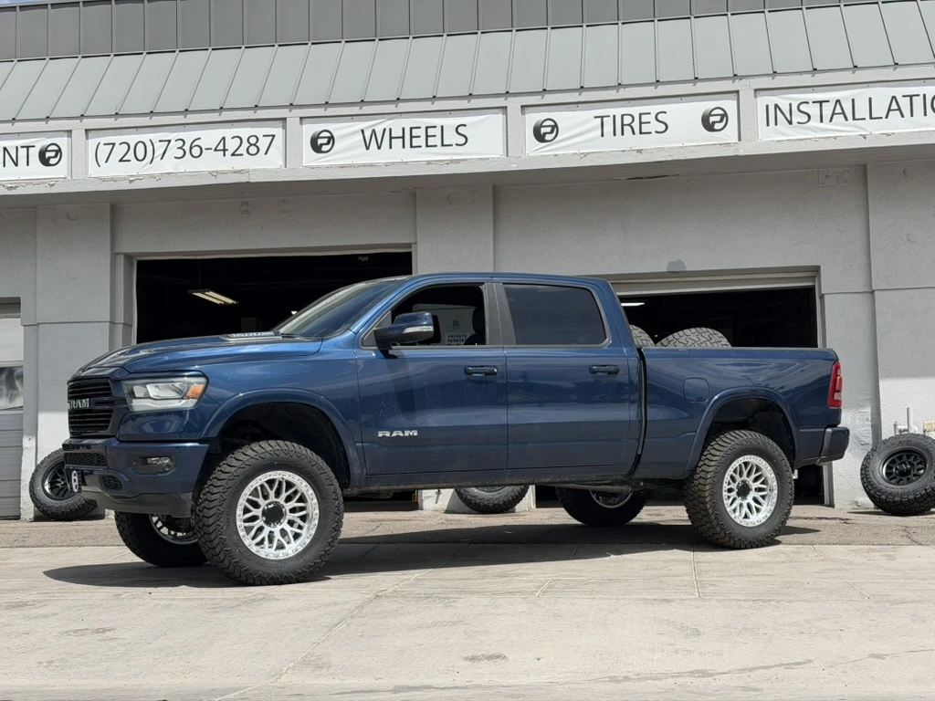 Polished Silver Lock Off-Road Combat on 2024 RAM 1500