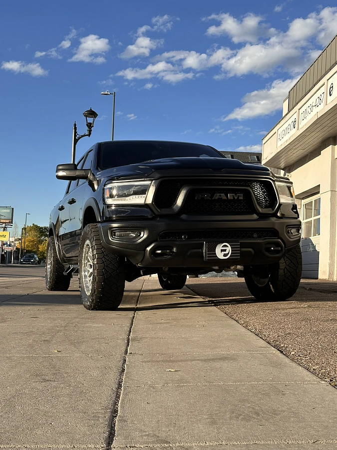 2025 RAM 1500 Equipped with Lock Off-Road Combat Polished Silver