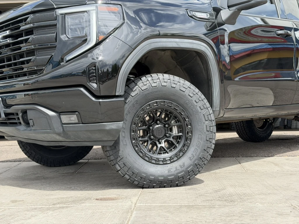 2025 GMC Sierra 1500 Equipped with Lock Off-Road Commando Black