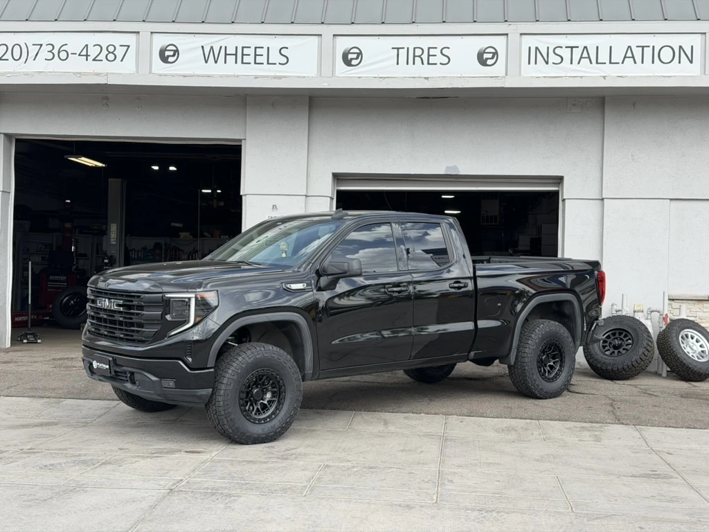 2025 GMC Sierra 1500 Lock Off-Road Commando Black Wheel