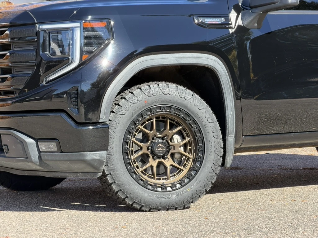 2026 GMC Sierra 1500 Lock Off-Road Commando Bronze Wheel