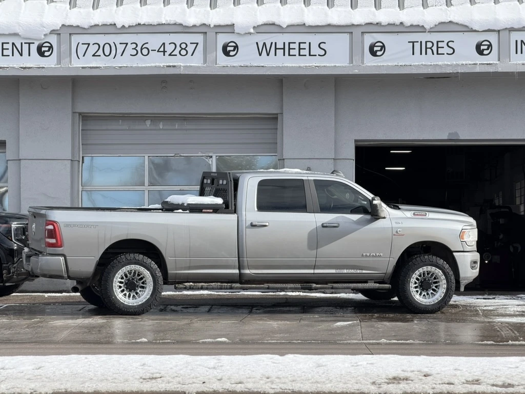 2024 RAM 3500 Equipped with Lock Off-Road Commando Polished