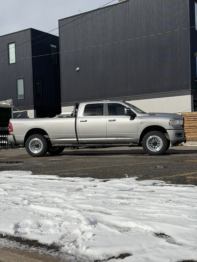 Polished Lock Off-Road Commando on 2024 RAM 3500