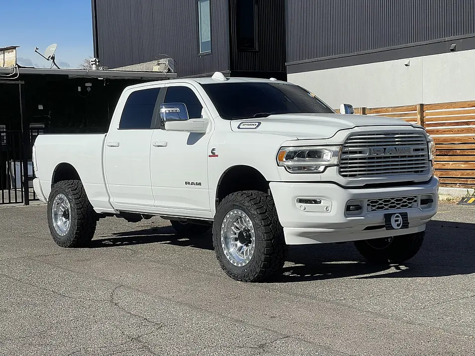 Polished Lock Off-Road Commando on 2025 RAM 2500