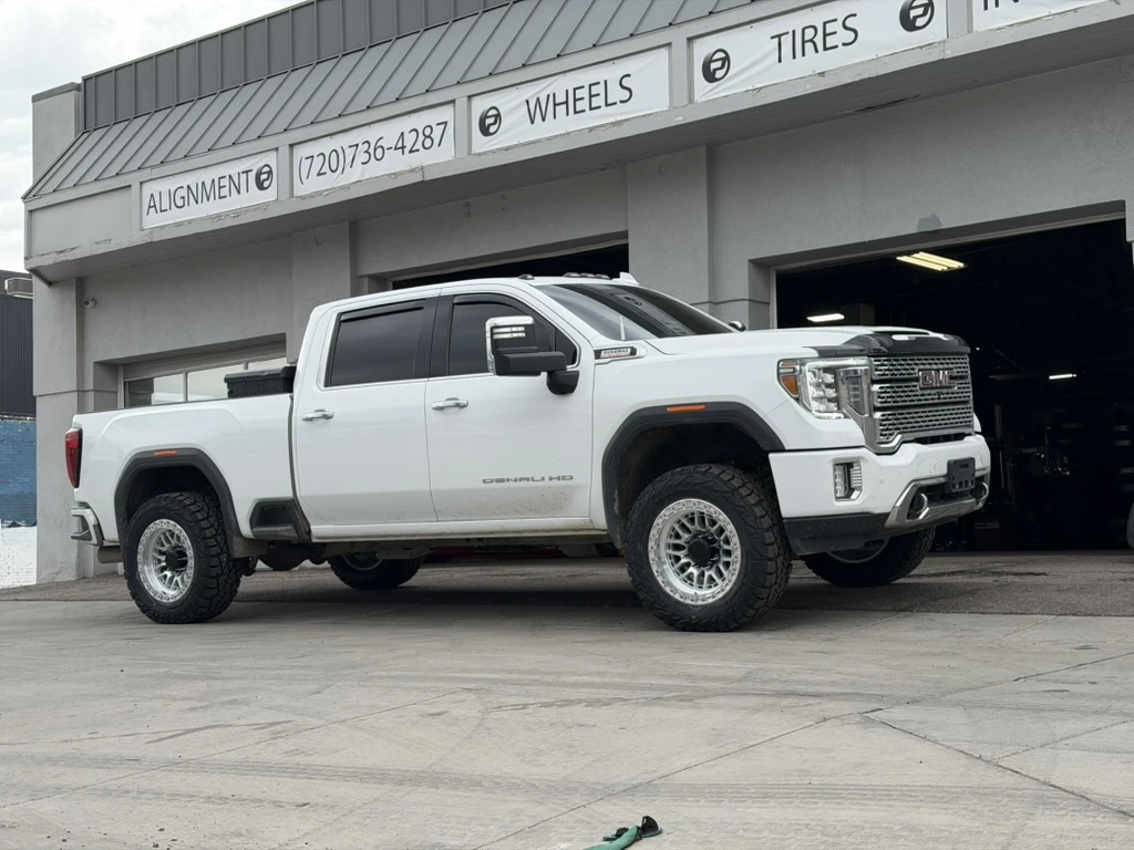 2026 GMC Sierra 2500HD with Lock Off-Road Commando Polished Rims