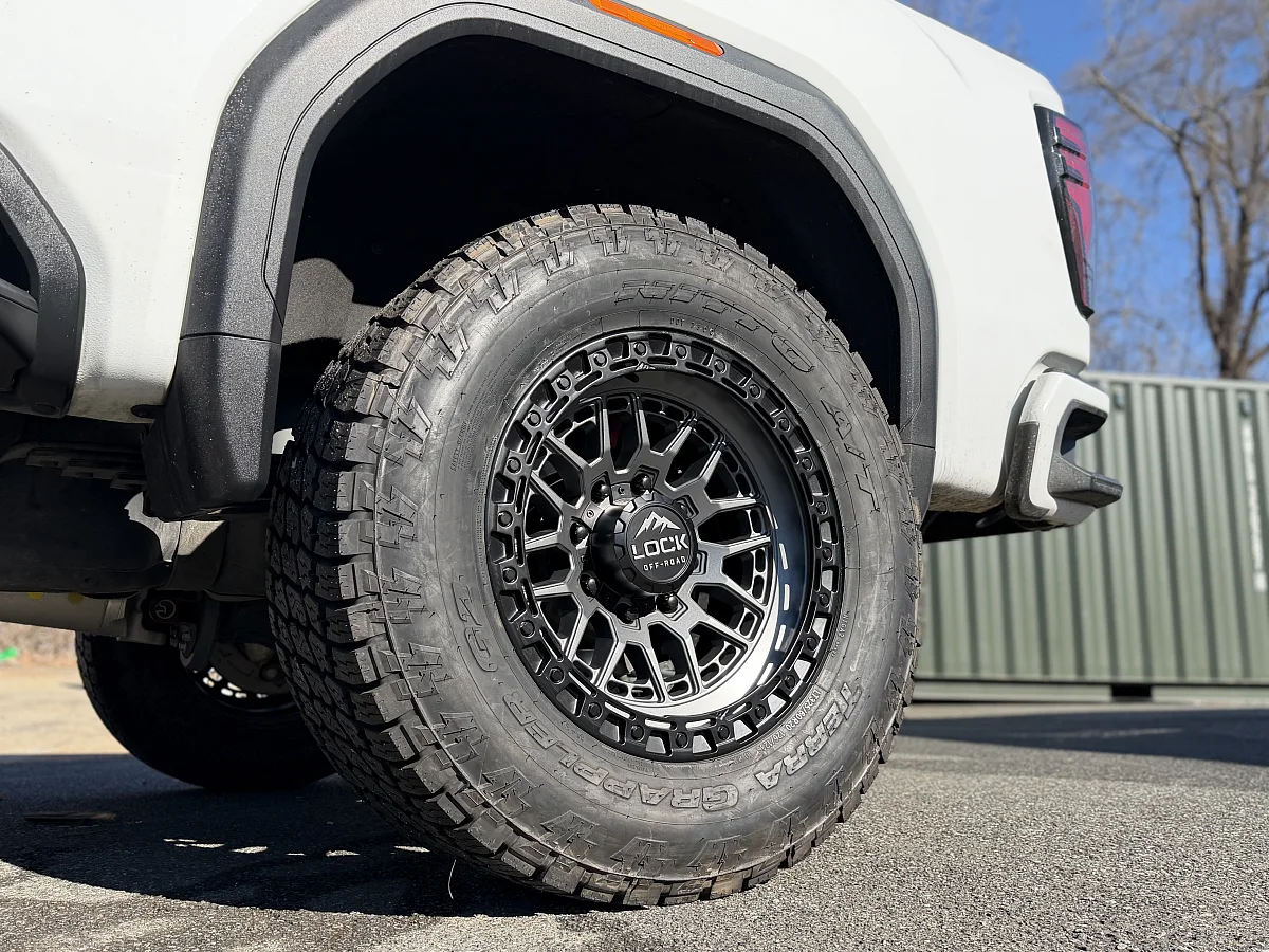 Two Tone Lock Off-Road Commando on 2026 GMC Sierra 2500HD