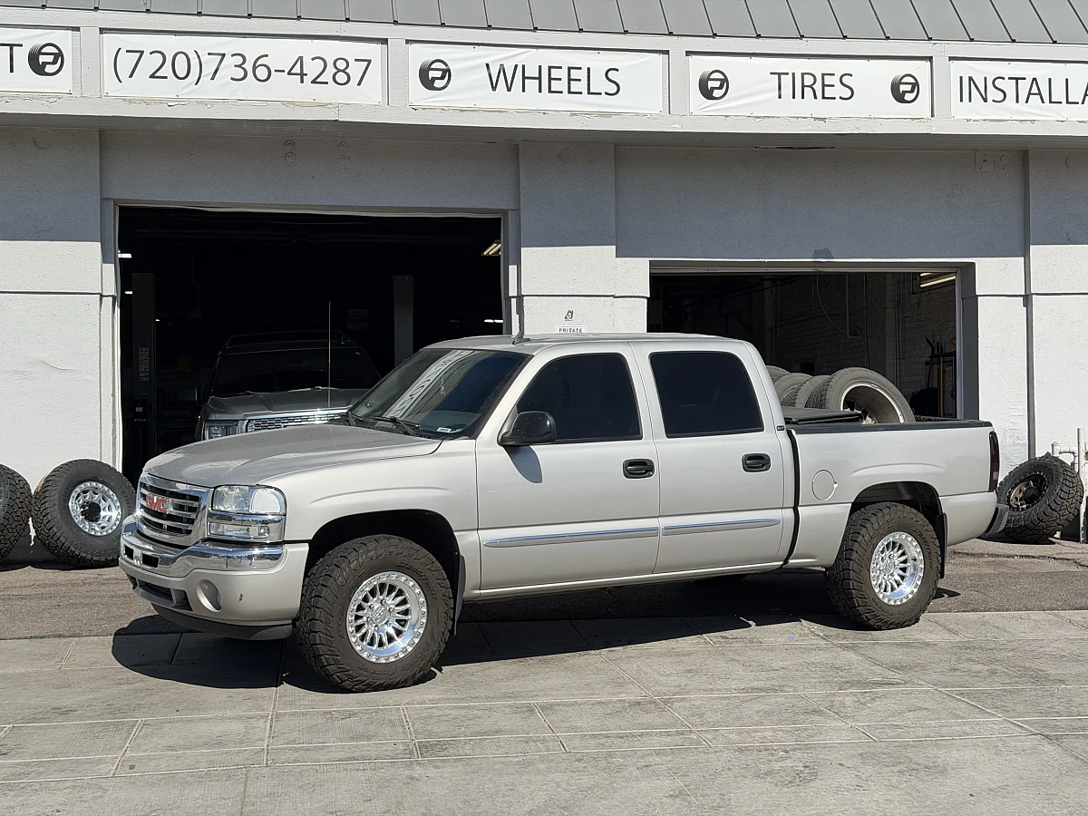 2003 GMC Sierra 1500 with Lock Off-Road Grit Machined with Clear Coat Wheels