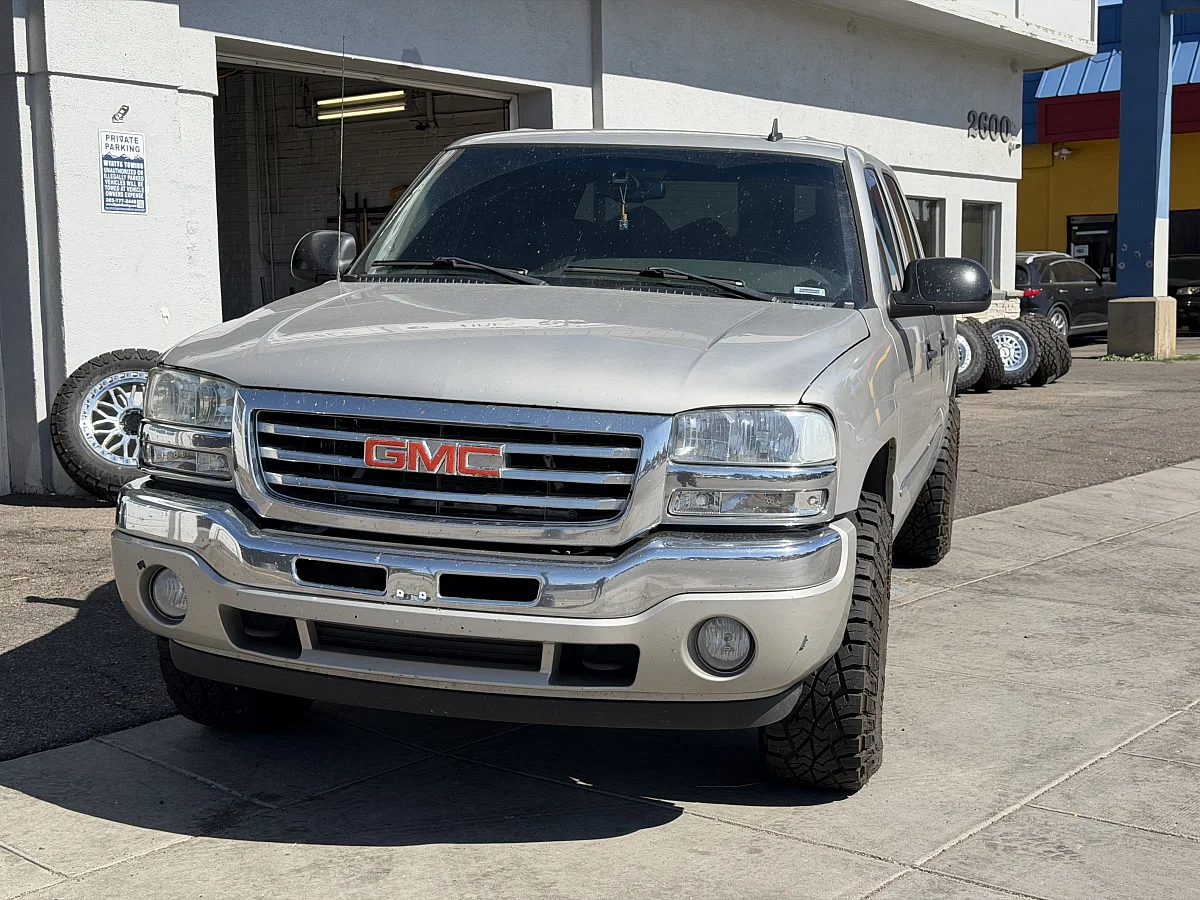 2003 GMC Sierra 1500 Lock Off-Road Grit Machined with Clear Coat Wheel
