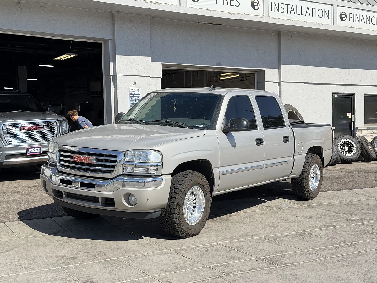 Lock Off-Road Grit Machined with Clear Coat Rim on 2003 GMC Sierra 1500