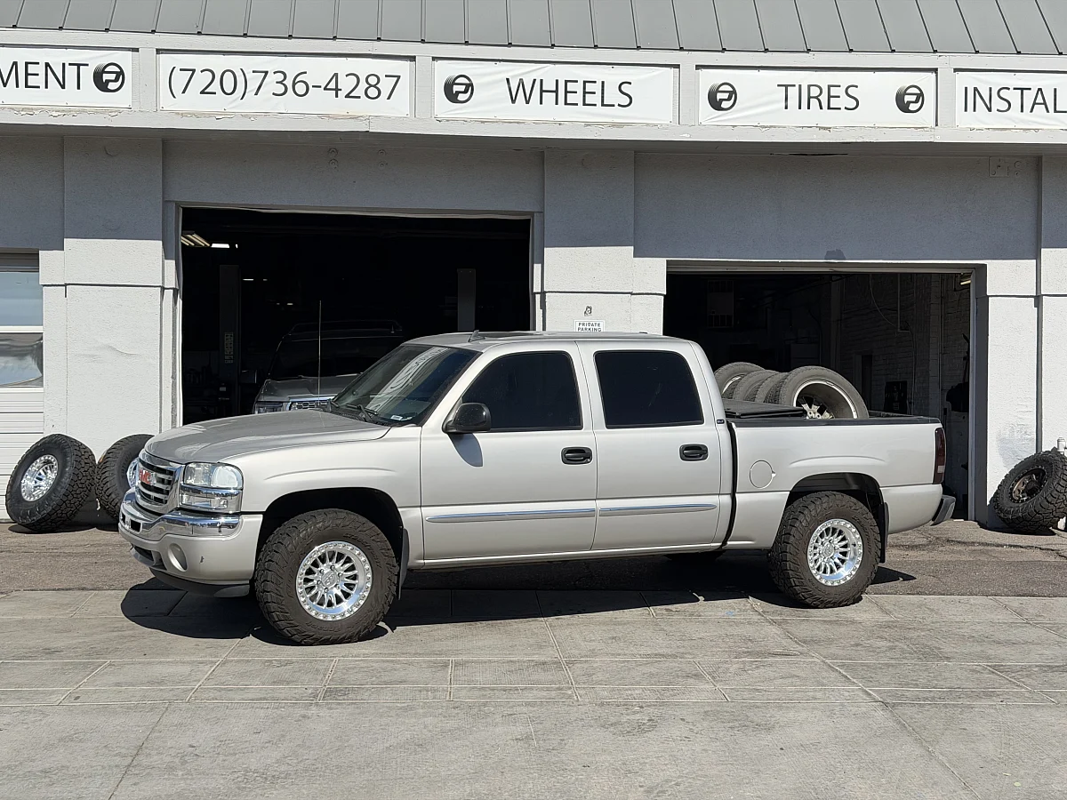 Machined with Clear Coat Lock Off-Road Grit on 2003 GMC Sierra 1500