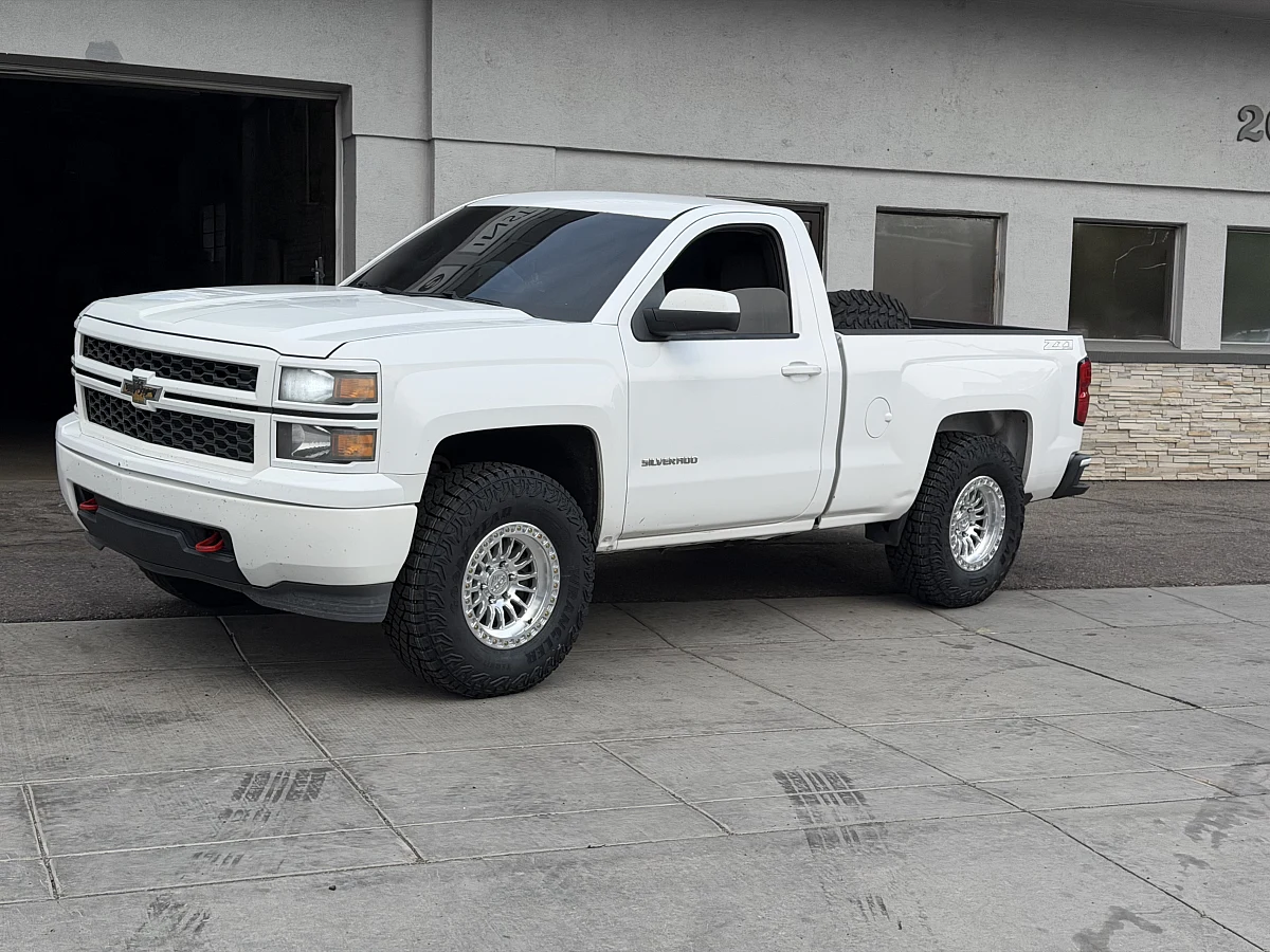 2016 Chevrolet Silverado 1500 with Lock Off-Road Grit Machined with Clear Coat Rims