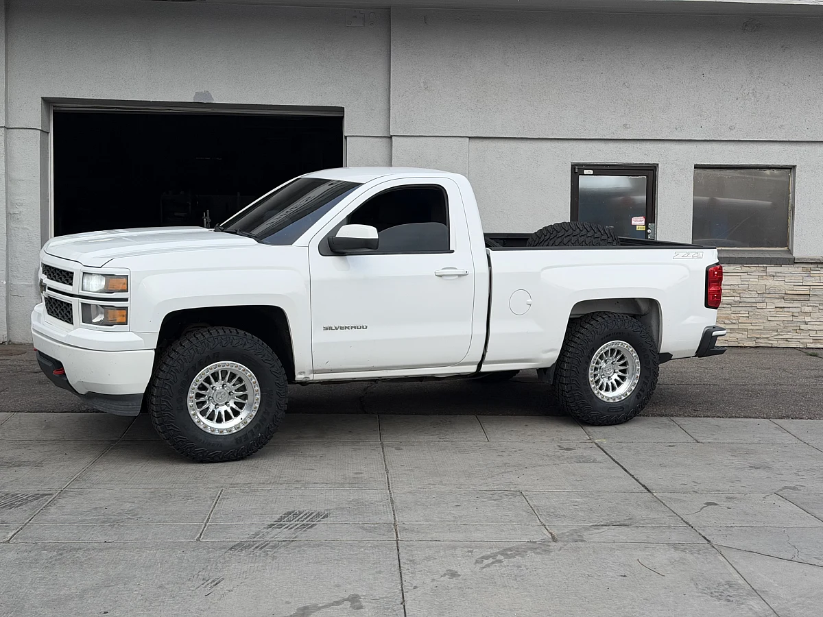 2016 Chevrolet Silverado 1500 Lock Off-Road Grit Machined with Clear Coat Wheel